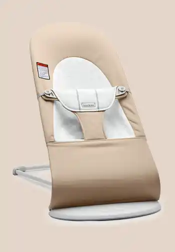 BabyBjorn Bouncer Balance Soft in light beige with ergonomic design