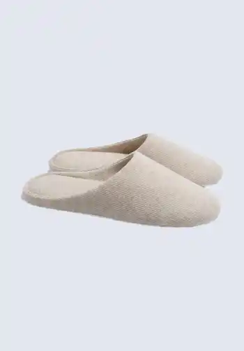 A pair of simple beige slippers, perfect for a hospital bag for labor, ensuring warmth and non-slip safety during labor and postpartum recovery.