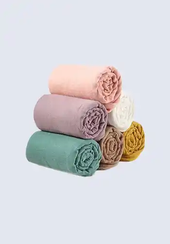 Soft cotton swaddle blankets in pastel colors, ideal for keeping your baby cozy and comfortable. Essential for your hospital bag checklist.