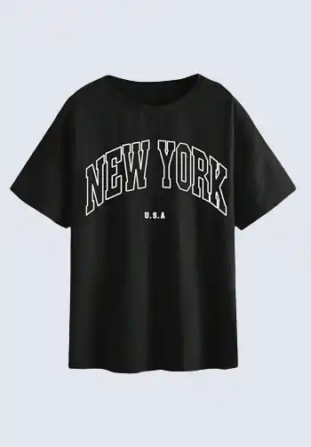 Show off your city pride with this black oversized New York tee, ideal for soccer mom wear. Its relaxed fit and bold graphic make it a versatile and stylish choice. Perfect for pairing with jeans or joggers for a laid-back game day look.