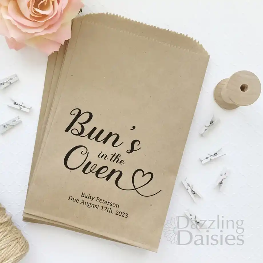 Add a fun twist to your pregnancy reveal with this "Bun in the Oven" grease-resistant bag. A playful and unique way to share your pregnancy news, making it a perfect choice for creative pregnancy announcement ideas.