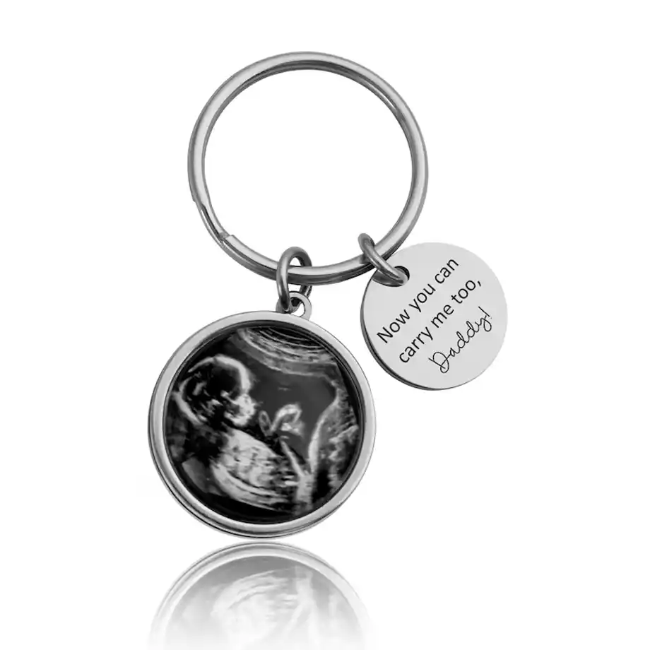 Create a memorable pregnancy reveal with this personalized ultrasound keychain. A perfect keepsake for announcing your big news, ideal for both mom and dad-to-be as a thoughtful pregnancy announcement idea.