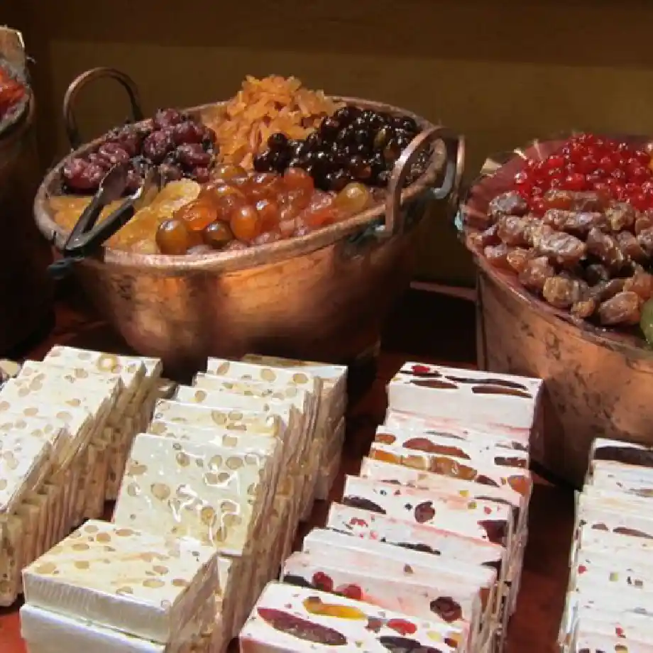 Savor delicious first date ideas with a Madrid Dessert Tour. A treat for both your hearts!