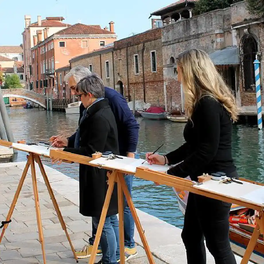 Unleash creativity with first date ideas at a Painting Class in Venice. Experience art and romance!