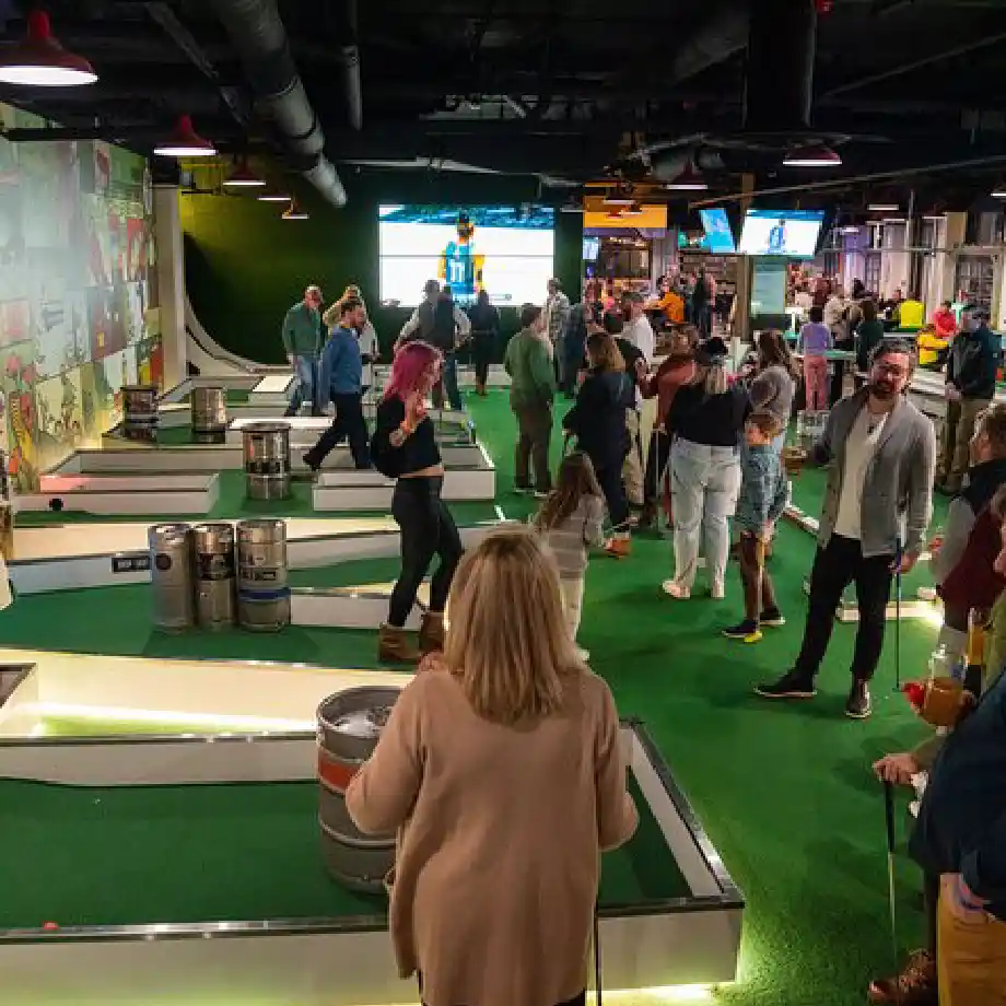 Unlimited mini golf – a lighthearted and active first date idea for couples