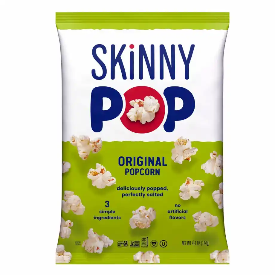 Bowl of air-popped popcorn with a light sprinkle of sea salt, a wholesome and fiber-rich snack for kids.